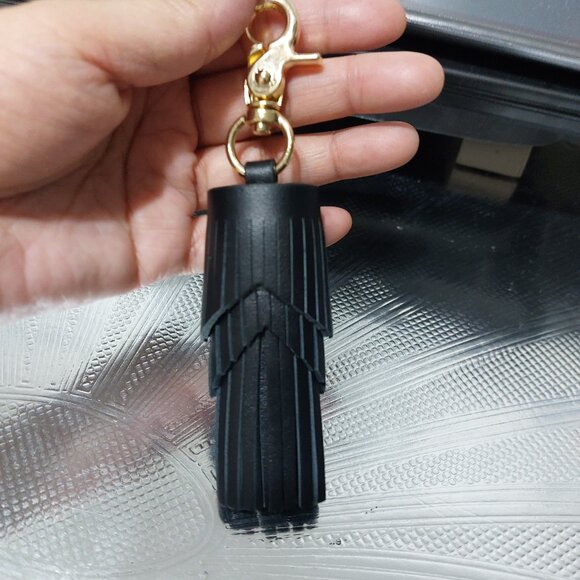 Spartina 449 Handbag Charm Black Gold Leather Tassel Keyring Charm - Picture 6 of 7